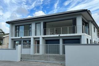 5 Bedroom Property for Sale in Wavecrest Eastern Cape